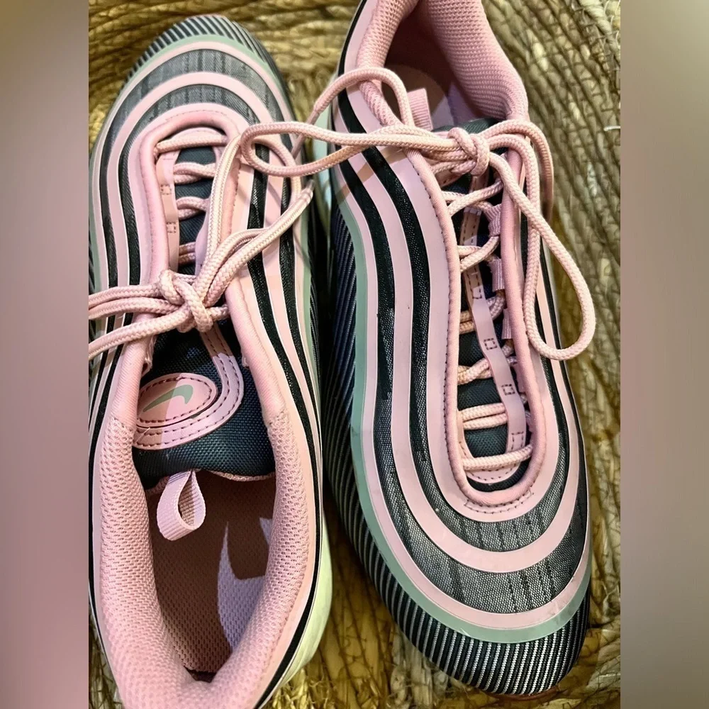 Size 7y  (GS) - Nike Air Max 97 Ultra 17 Low Elemental Pink MINT